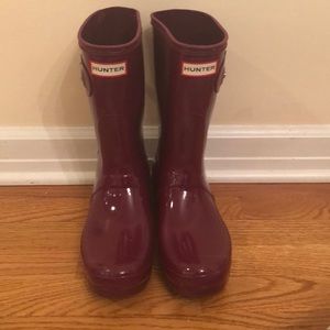 Plum purple mid rise Hunter boots.